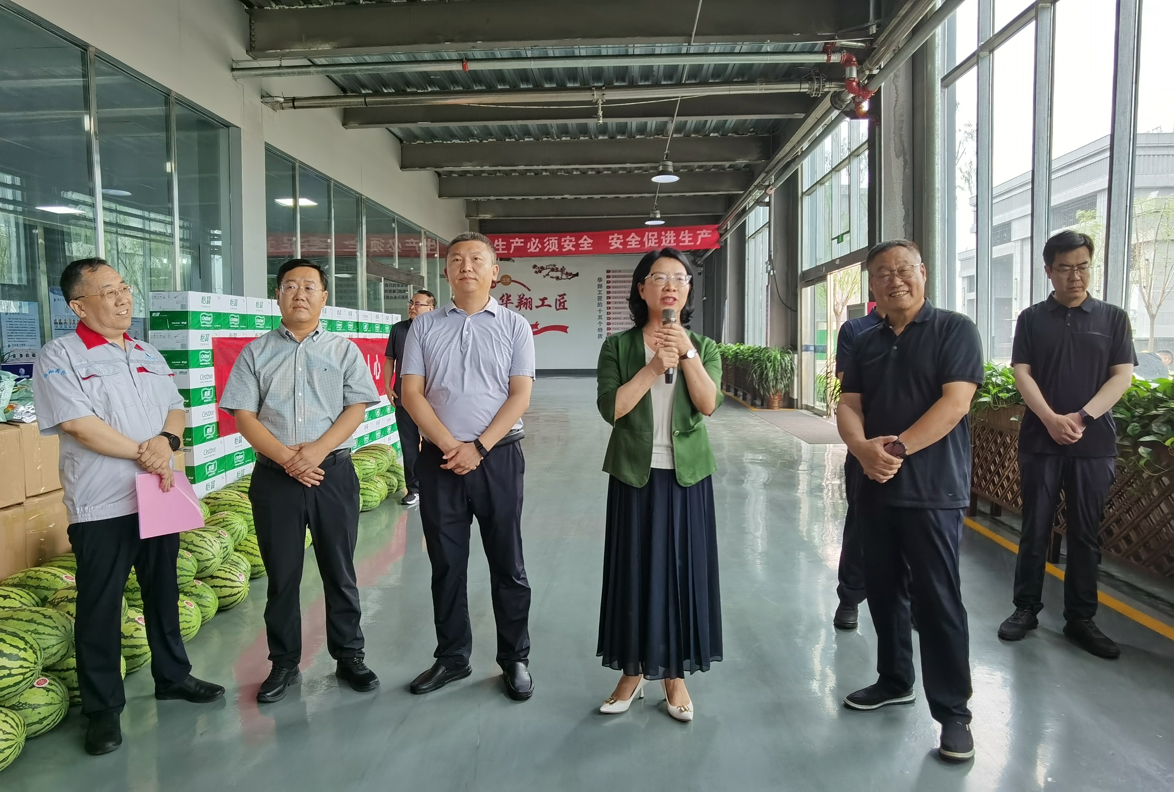 清涼慰問暖人心、凝心聚力鼓干勁